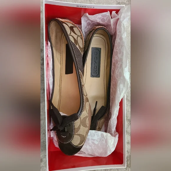 Coach Women's Tan and Brown Flats - Picture 9 of 10
